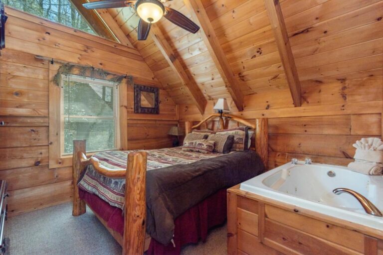 bear trail treehouse bedroom