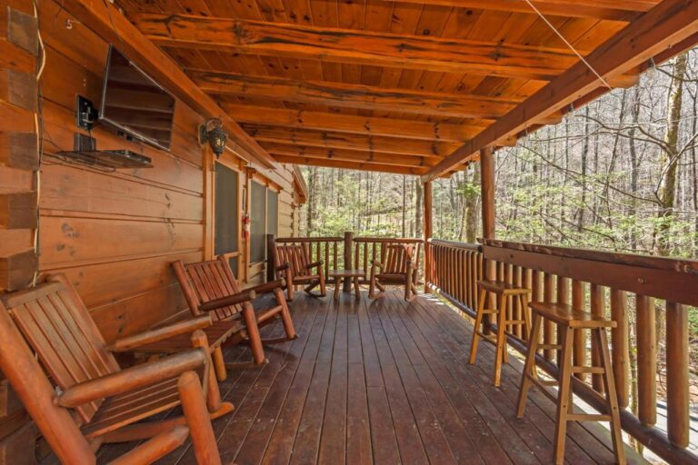 bear trail treehouse deck