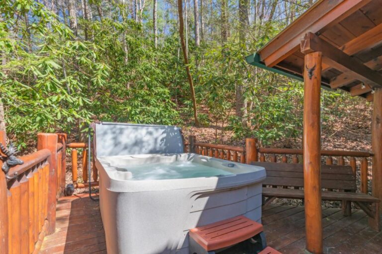 bear trail treehouse hot tub