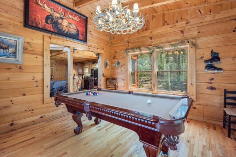 bear trail treehouse pool table