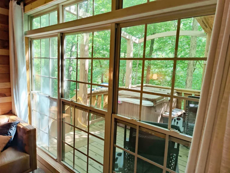 dove treehouse hottub
