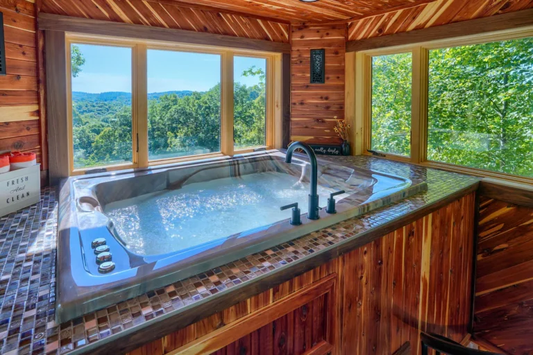 luxury treecabin jacuzzi