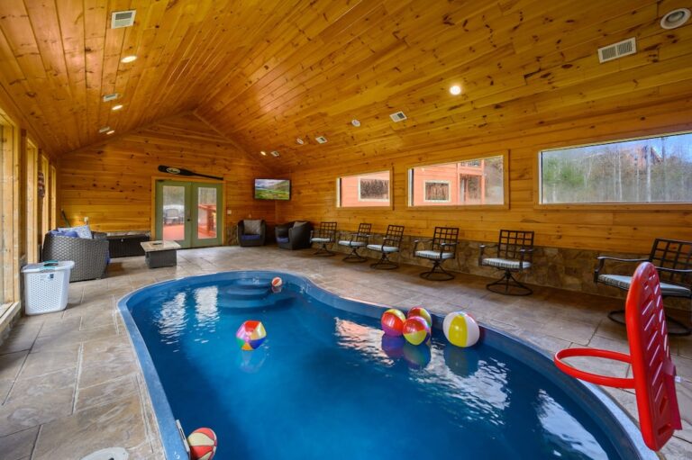 splashing treehouse indoorpool