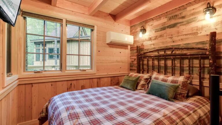 the poplar treehouse bedroom