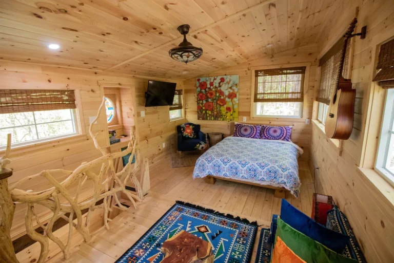 the rubicon at treehouse mountain bedroom