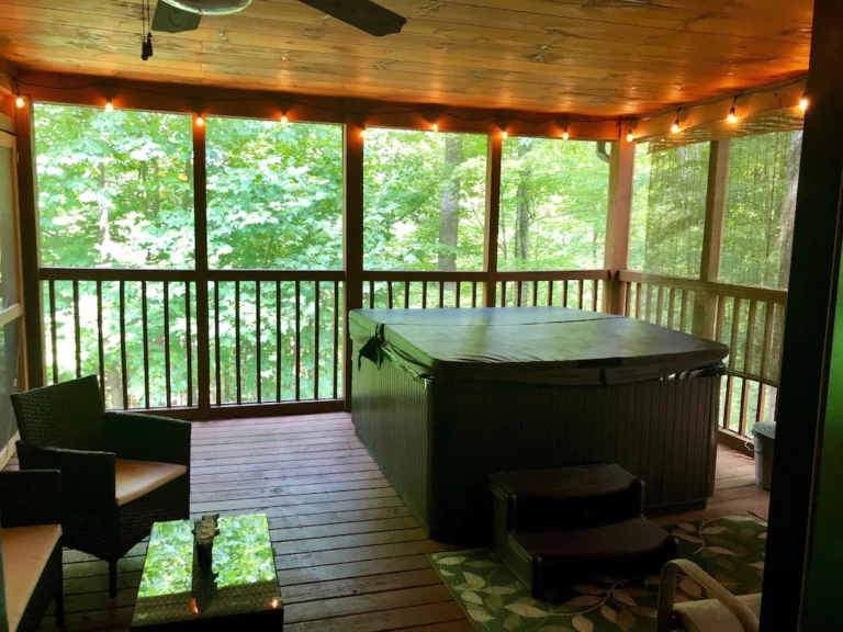 treehouse at the glades hottub