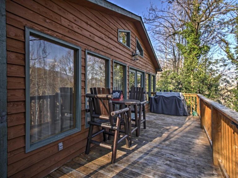 treetop cabin deck