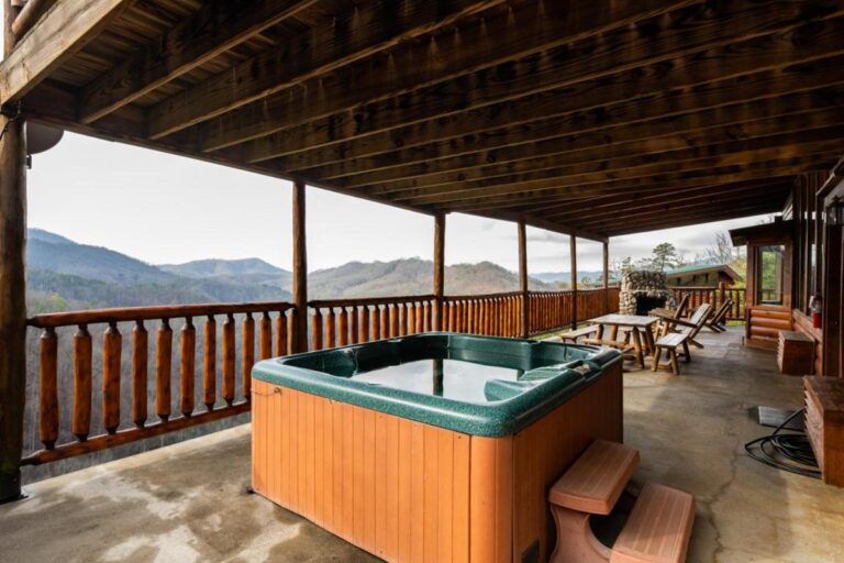 treetop oasis hottubjpg