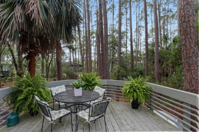 walk to harbor town3