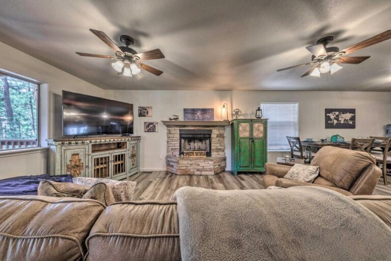 Charming-Ruidoso-Home-with-Deck-and-Forest-Views2