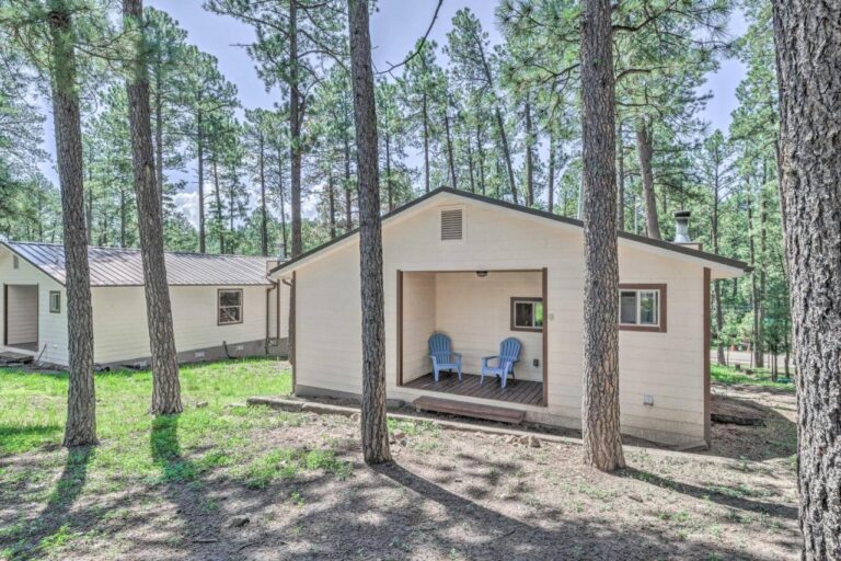 Charming-Ruidoso-Home-with-Deck-and-Forest-Views3