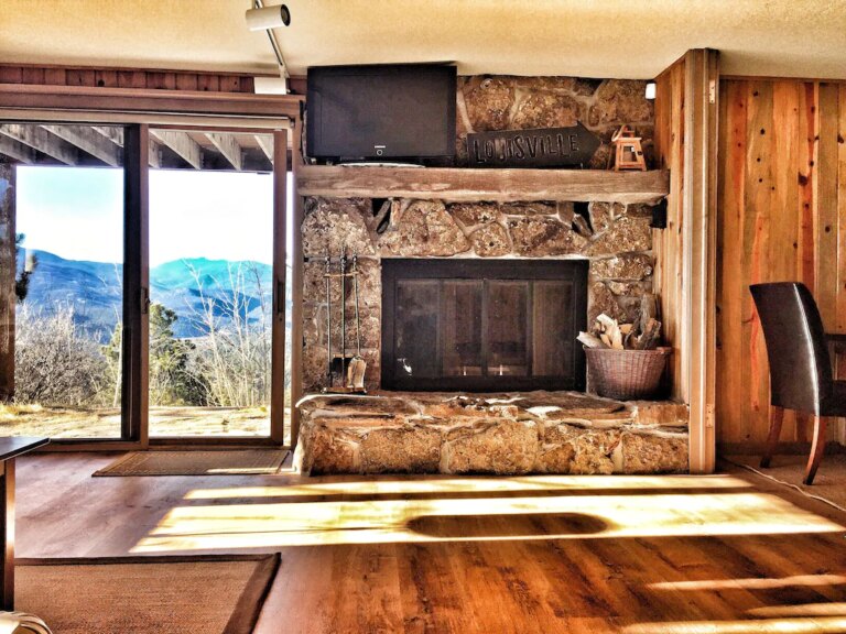 Breathtaking-Mountaintop-Retreat-4.jpeg