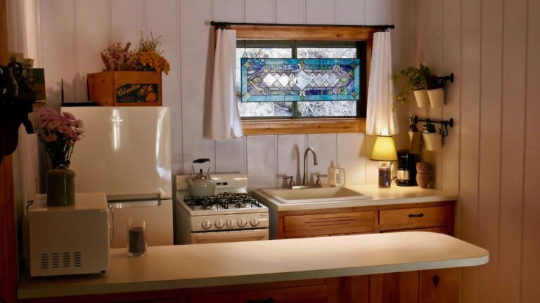 Canyon-escape-cabin-studio-along-Boulder-Creek-with-complete-kitchen-2-4.jpeg