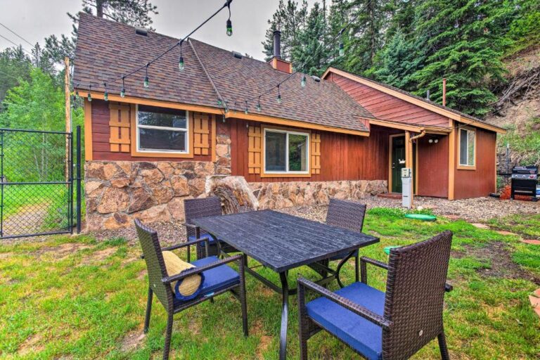 Cozy Creekside Cabin