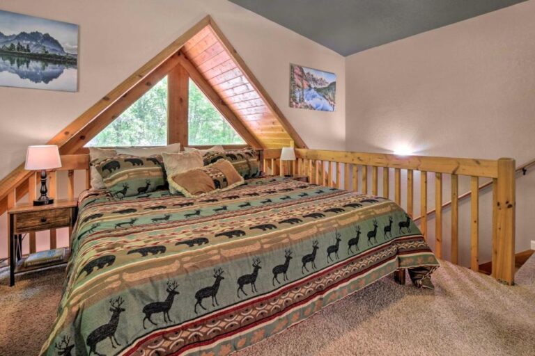 Cozy Whittier Cabin2