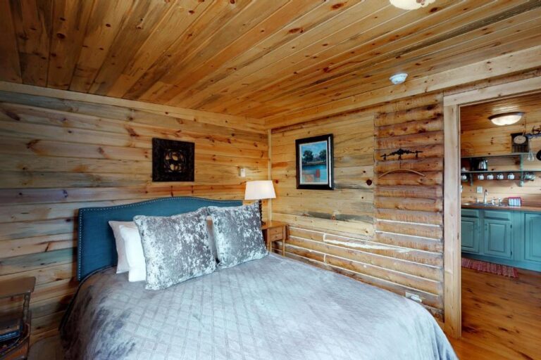 Grand Lake Cabin Escape1