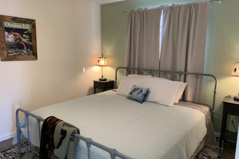 Lakefront-rental-in-Downtown-Grand-Lake-1.jpeg