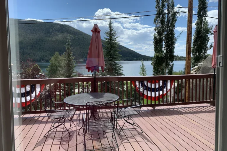 Lakefront-rental-in-Downtown-Grand-Lake-3.jpeg