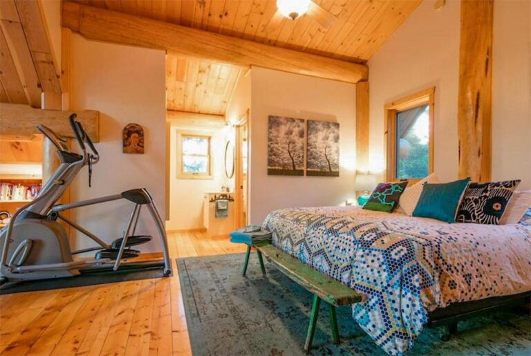Log Cabin on the River 3