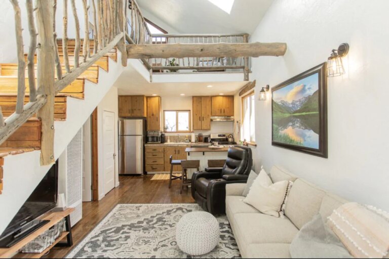 Mountain-Cabin.-Tastefully-furnished-conveniently-located-pure-Colorado-3.jpeg