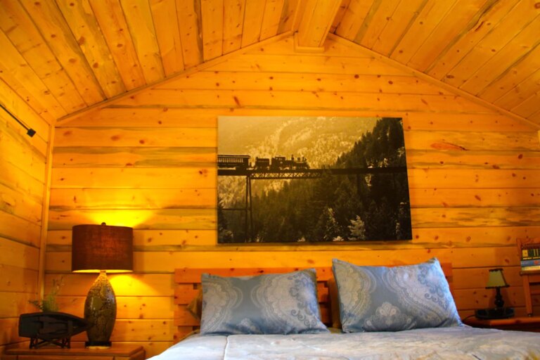 Newly-Renovated-1940s-Cabin-1.jpeg