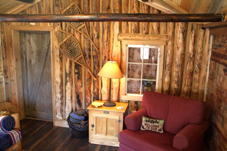 Newly-Renovated-1940s-Cabin-2.jpeg