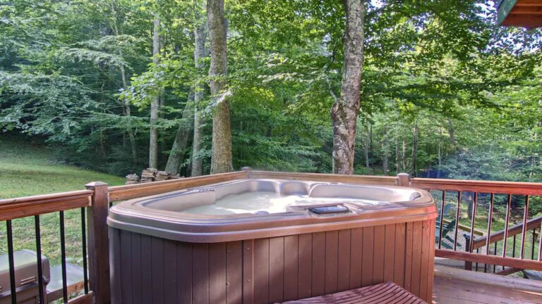 PRIVATE-MOUNTAIN-COUPLES-GETAWAY.-16-MI-TO-ASHEVILLE.-CREEK-HOT-TUB-FIREPLACE-5.jpeg