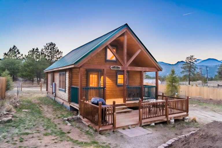 QUINTESSENTIAL-MOUNTAIN-CABIN-MINS-TO-NATL-PARK-2.jpeg
