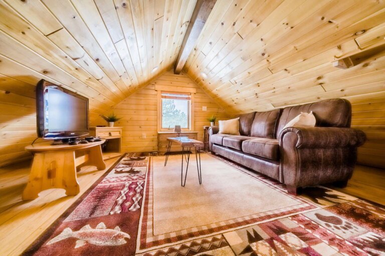 QUINTESSENTIAL-MOUNTAIN-CABIN-MINS-TO-NATL-PARK-4.jpeg
