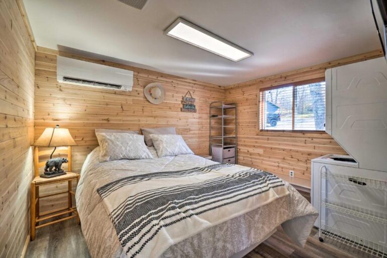 Reeds Spring Lakefront Cabin