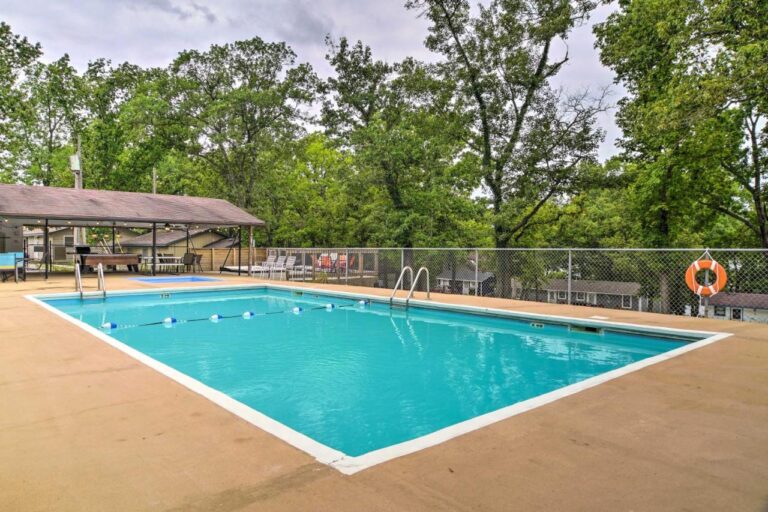 Reeds Spring Lakefront Cabin3