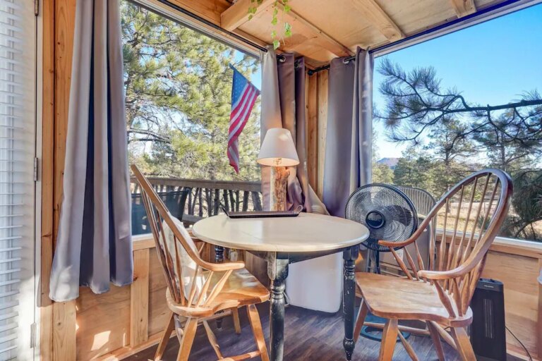 Treehouse-Mountain-Views-Unique-Ranch-Experience-3.jpeg