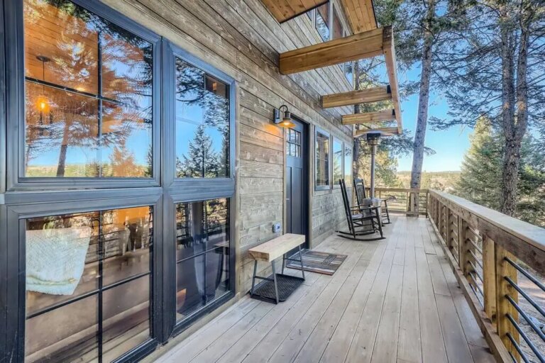 Upscale-Mountain-Treehouse-3.jpeg