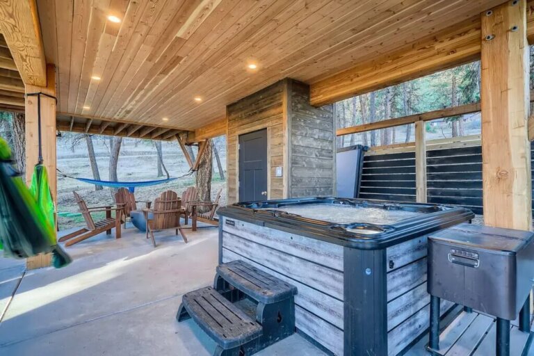 Upscale-Mountain-Treehouse-6.jpeg