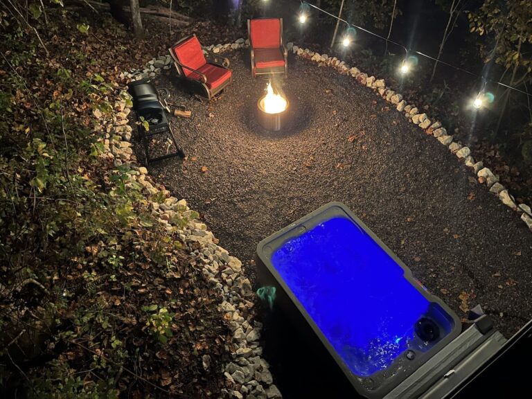 Upscale Shipping Container Cabin1