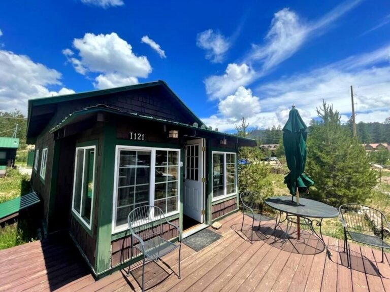 Walk-to-Grand-Lake-Historic-Cabins-close-to-hiking-boating-2