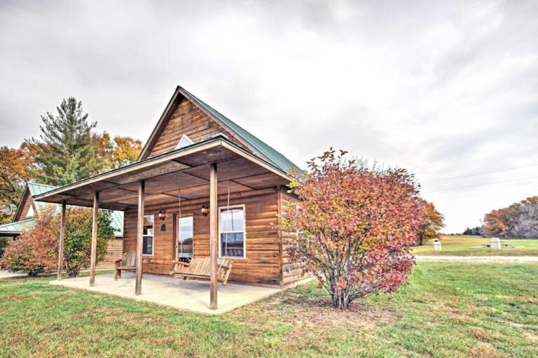 Lakefront Columbia Cabin