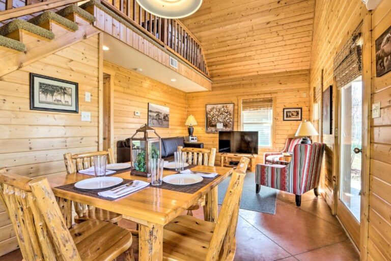 Lakefront Columbia Cabin1