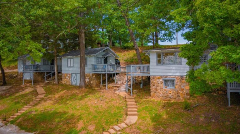 Lakeshore Fishing cabin 3