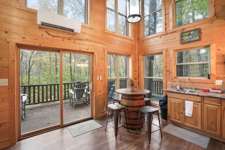sidney treehouse inside