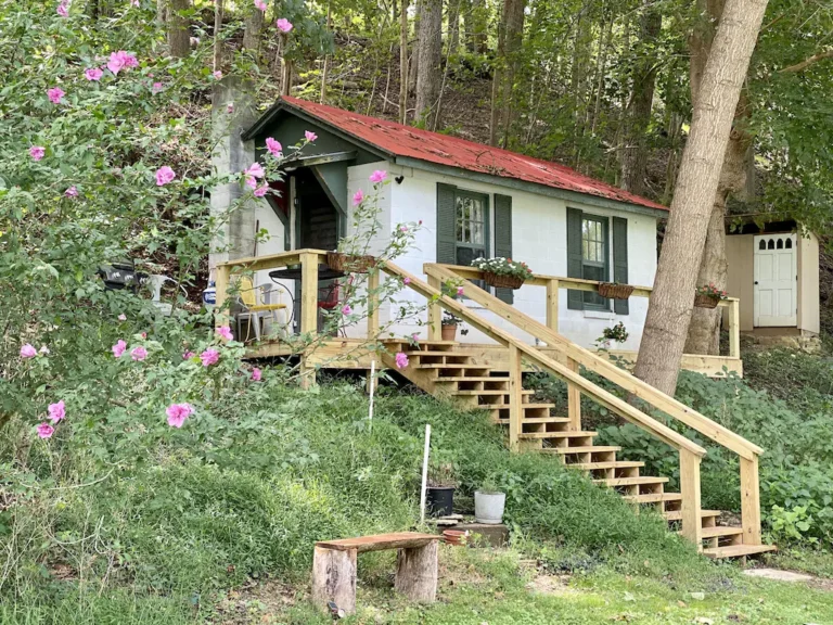 1940s Romantic Tiny House
