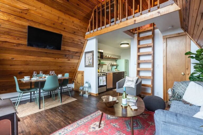 Charming-Cabin-Home-W-Mountain-View-Spa-Sauna4.jpeg