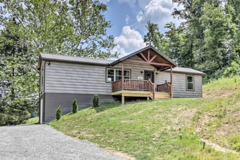 Clover-Cabin-with-Hot-Tub-and-Deck-in-Hocking-Hills5