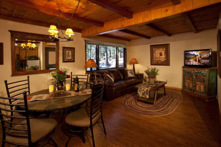 Cottams-Lodge-by-Alpine-Village-Suites1