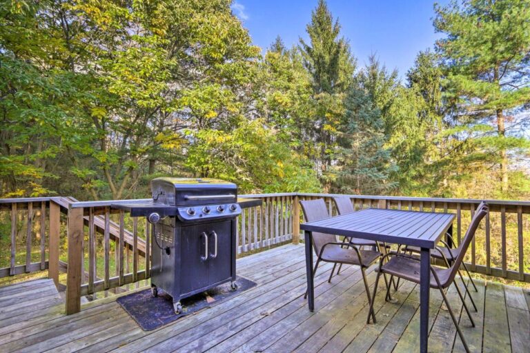 Cozy-Cabin-with-Deck-Hot-Tub-Pond-by-Hocking-Hills4