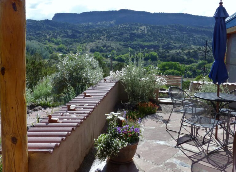Rio-Grande-Gorge-Casita-traditional-adobe-hot-tub-hiking-privacy2.jpeg