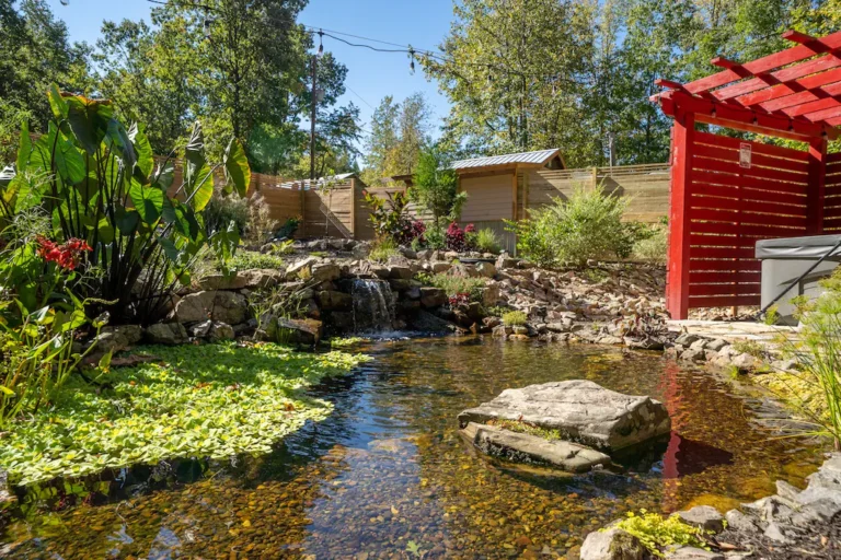 Romantic Waterfall cabin2