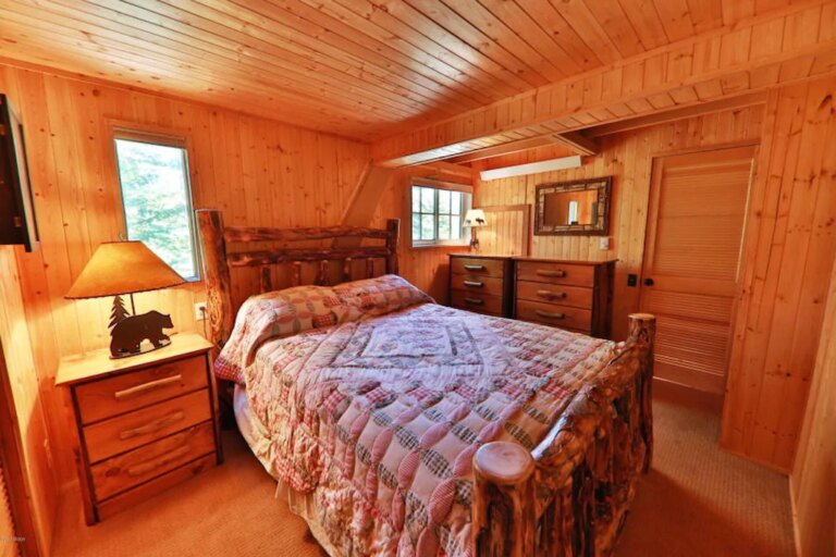 Spectacular-Mtn-Lake-Views.-A-Frame-Cabin-in-Grand-Lake-minutes-from-RMNP.5.jpeg
