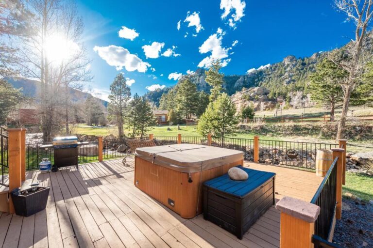 4 Seasons Inn on Fall River1