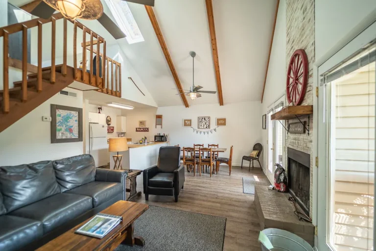 Cozy 840SF 2